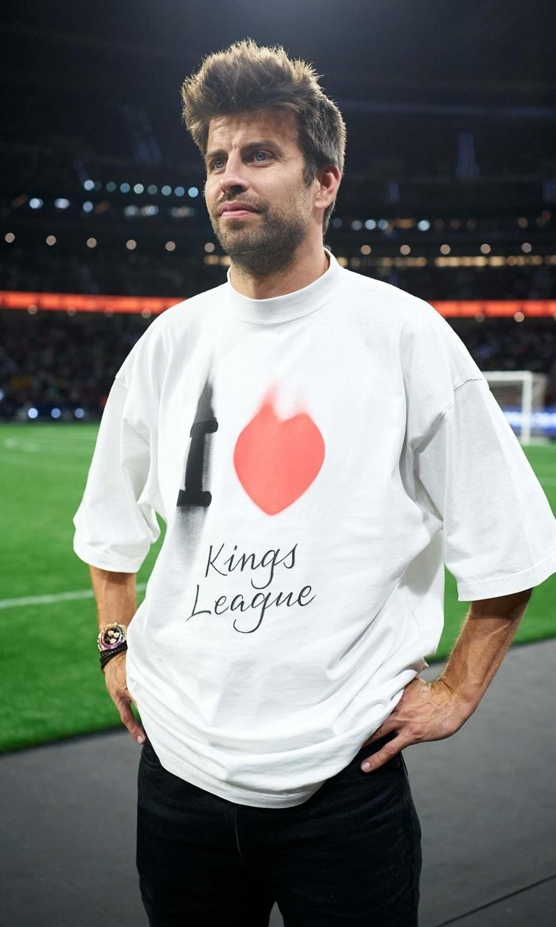 Pique im lặng sau nhiều lần bị Shakira lên tiếng trách móc.