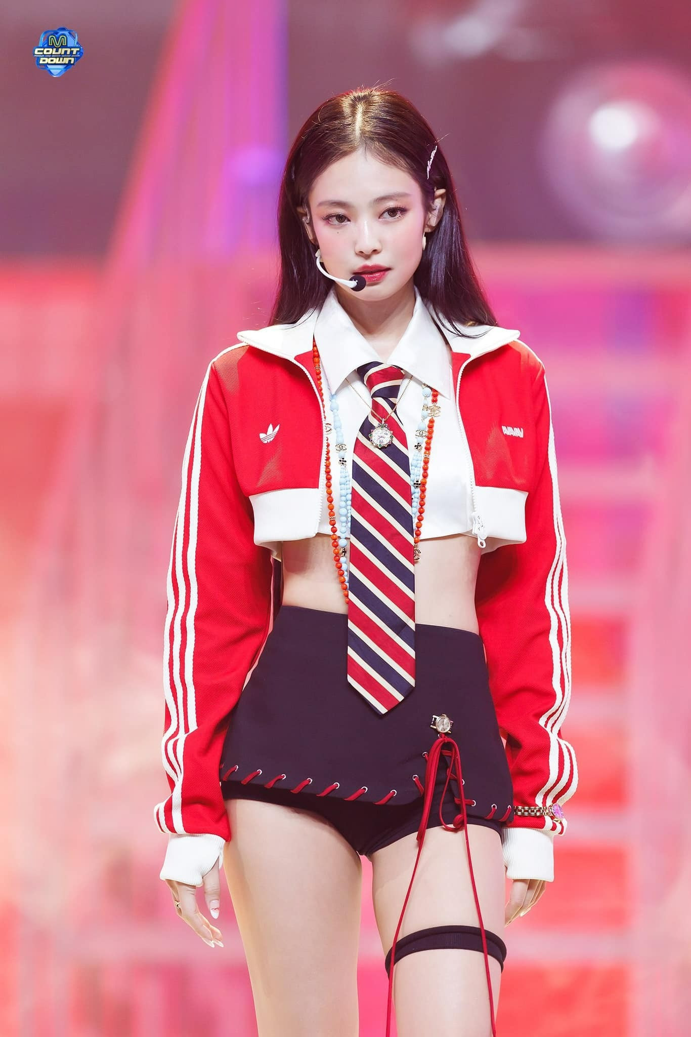Lisa, Jennie chuộng thiết kế đến từ Việt Nam. Lisa, Jennie chuộng thiết kế đến từ Việt Nam.