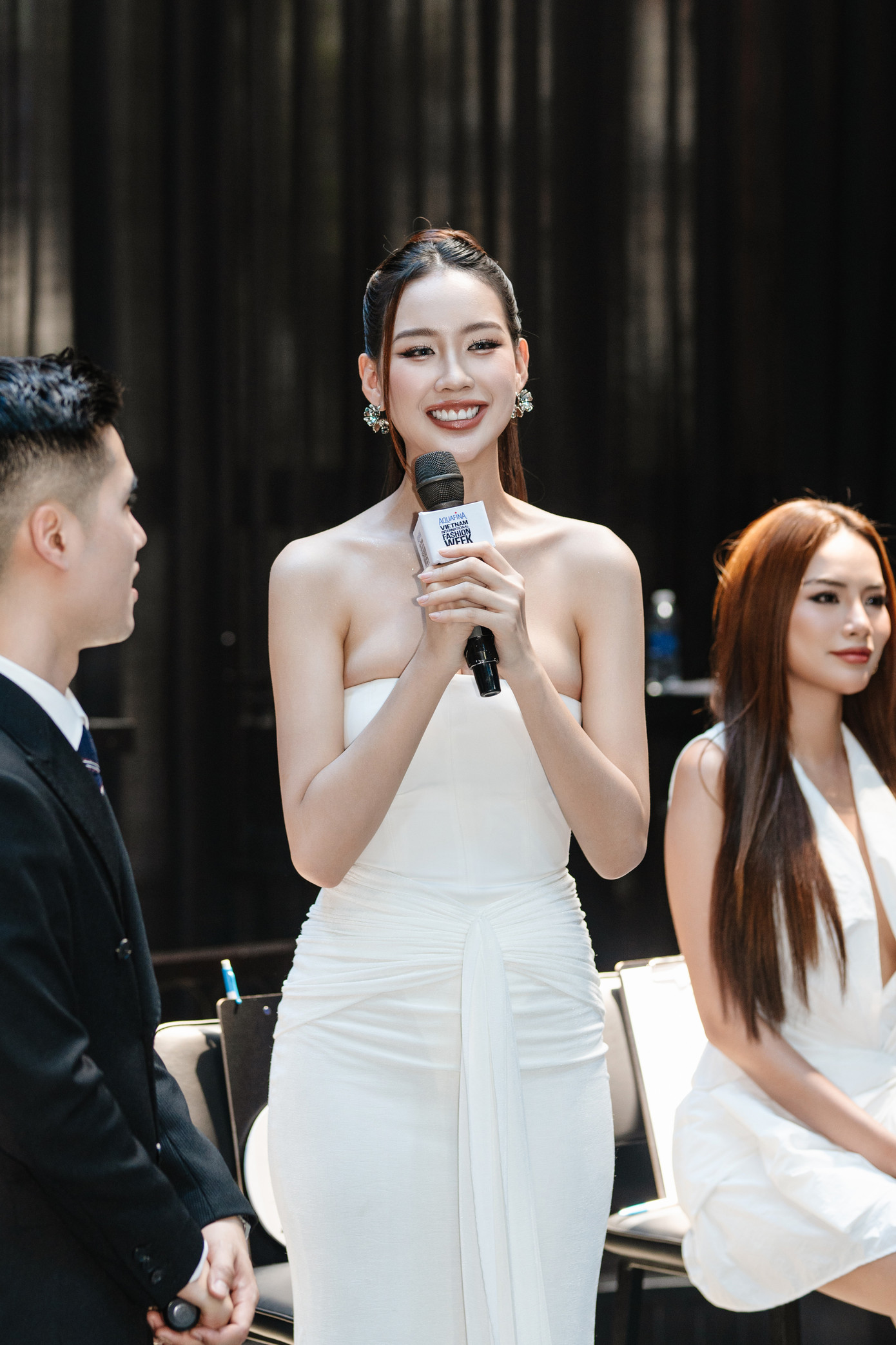 Hoa hậu Bảo Ngọc và Lê Hoàng Phương trong buổi casting thuộc khuôn khổ Vietnam International Fashion Week. Hoa hậu Bảo Ngọc và Lê Hoàng Phương trong buổi casting thuộc khuôn khổ Vietnam International Fashion Week.