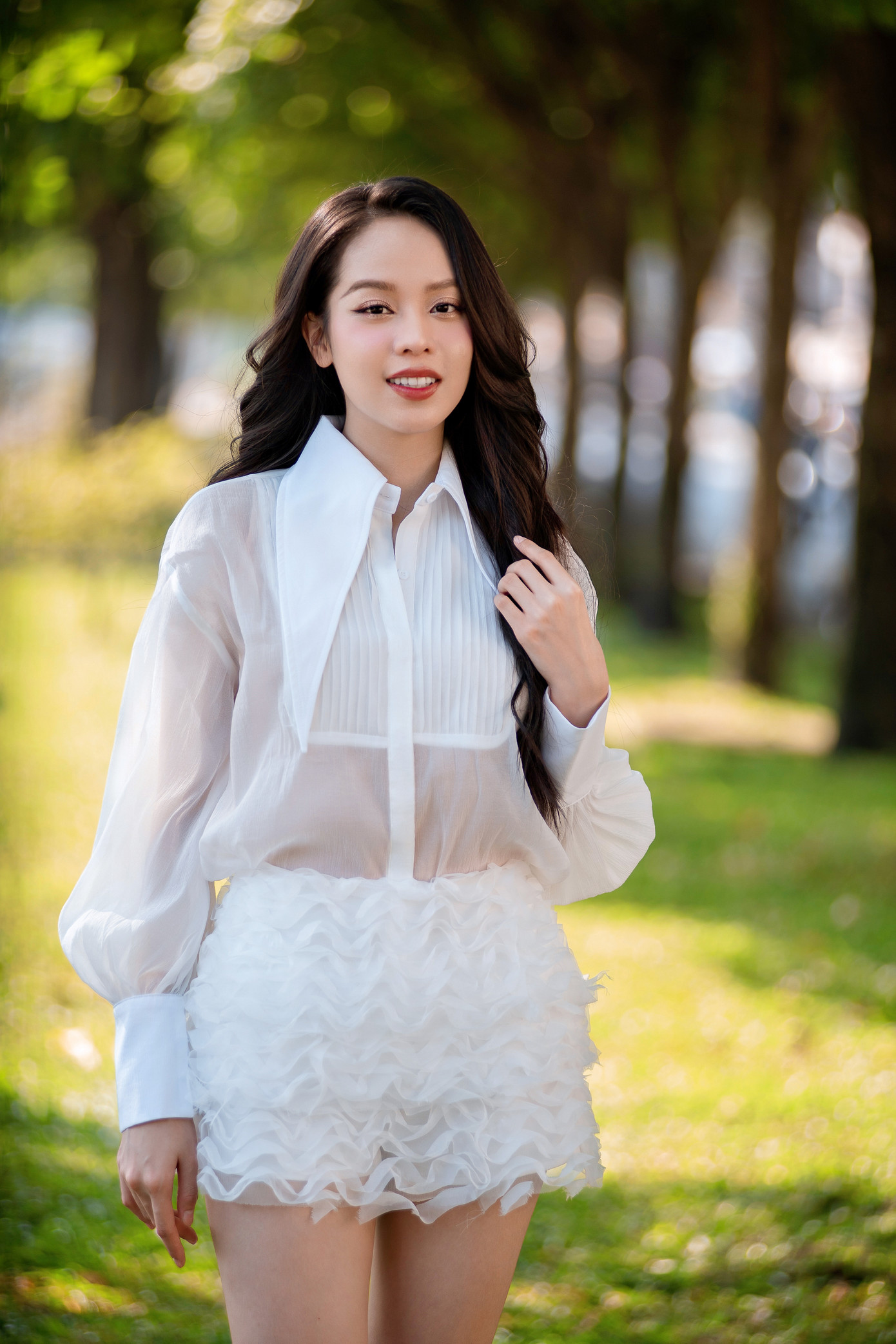 Thanh Thủy chia sẻ cô ăn uống và tập luyện không quá khắt khe, chủ yếu tính toán lượng calo nạp vào. "Tôi không có quá nhiều thời gian tập luyện trong những ngày đi quảng cáo, sự kiện. Mỗi tối, tôi dành khoảng 30 phút để duy trì vóc dáng", hoa hậu 22 tuổi nói thêm.