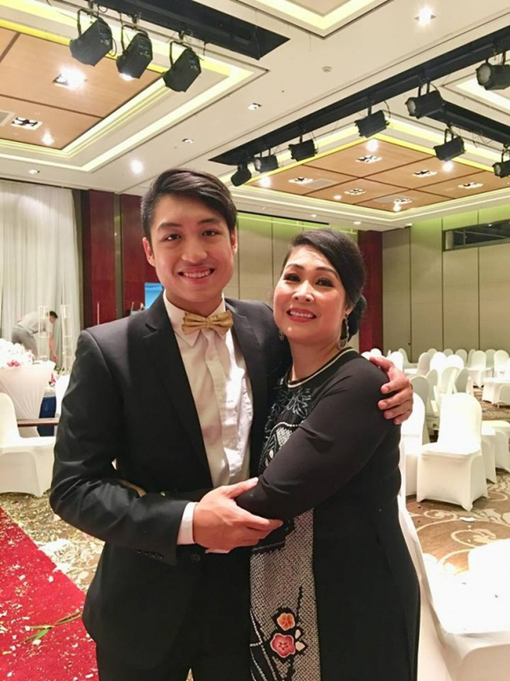 Con trai NSND Hồng Vân về Việt Nam lập nghiệp sau thời gian sống và học tập tại Mỹ.