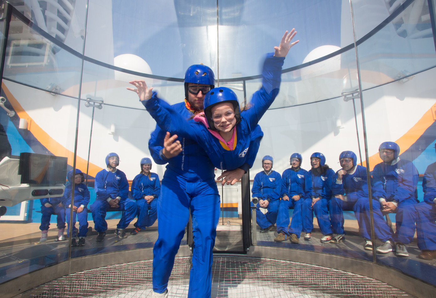 Dịch vụ ăn uống, vui chơi giải trí tổng hợp trên du thuyền là xu hướng mới của dịch vụ du lịch trọn gói.