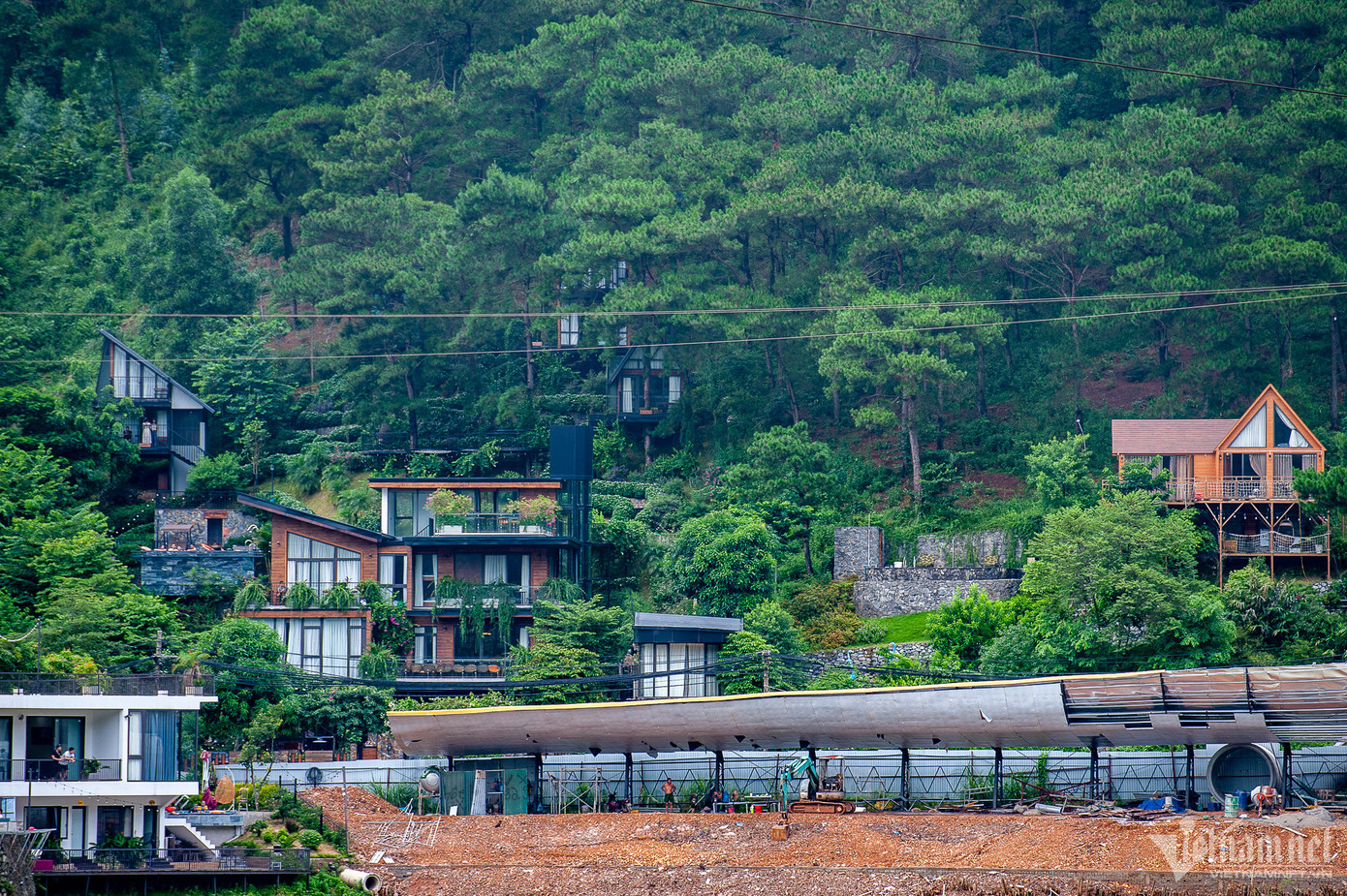 Khi có quy hoạch rừng, với những công trình phù hợp, cơ quan chức năng sẽ giữ lại, còn những công trình nằm trong phạm vi đất rừng sẽ bị cưỡng chế. Khi có quy hoạch rừng, với những công trình phù hợp, cơ quan chức năng sẽ giữ lại, còn những công trình nằm trong phạm vi đất rừng sẽ bị cưỡng chế.