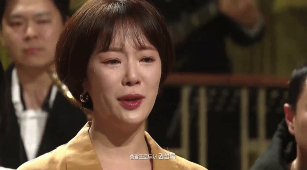 Hwang Jung Eum khóc sau khi đá đểu chồng trên sóng truyền hình.