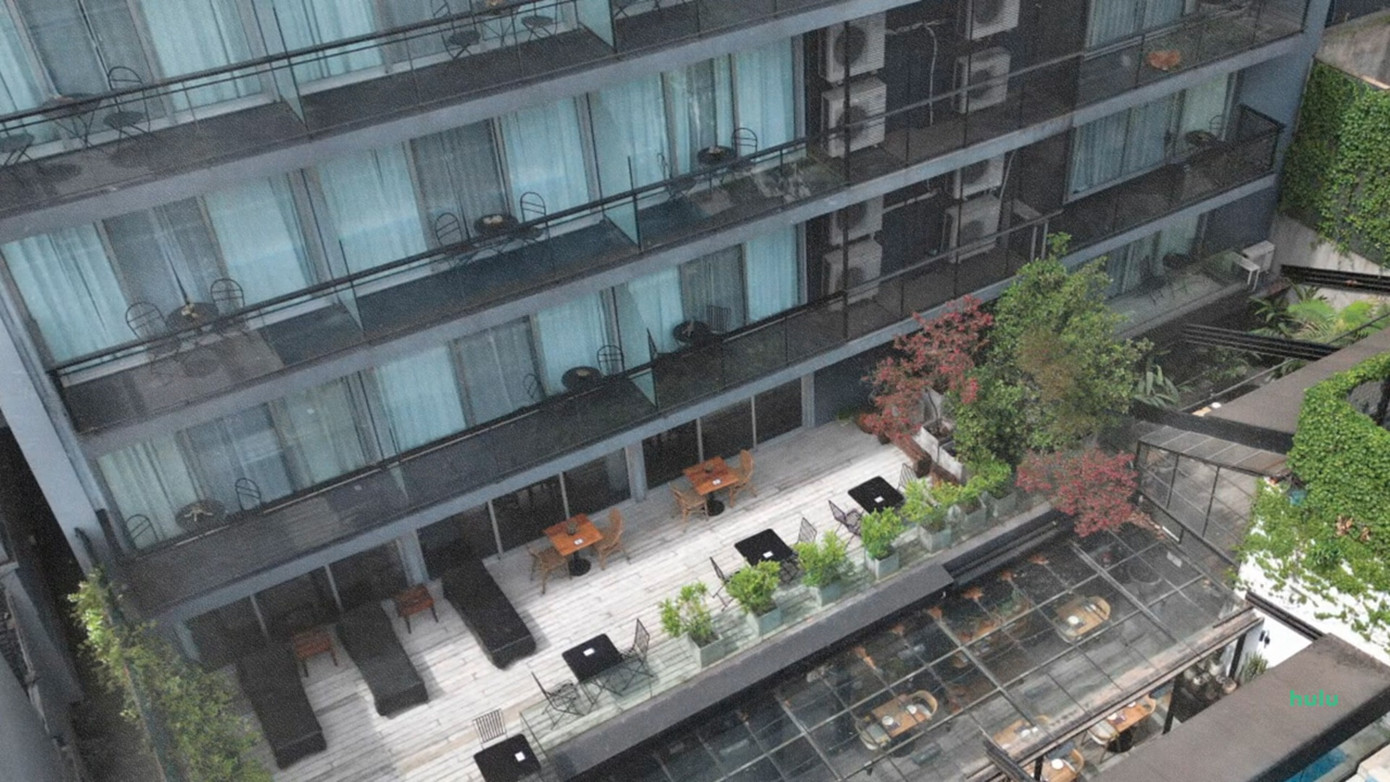 Liam Payne rơi từ tầng ba khách sạn và tử vong tại chỗ.