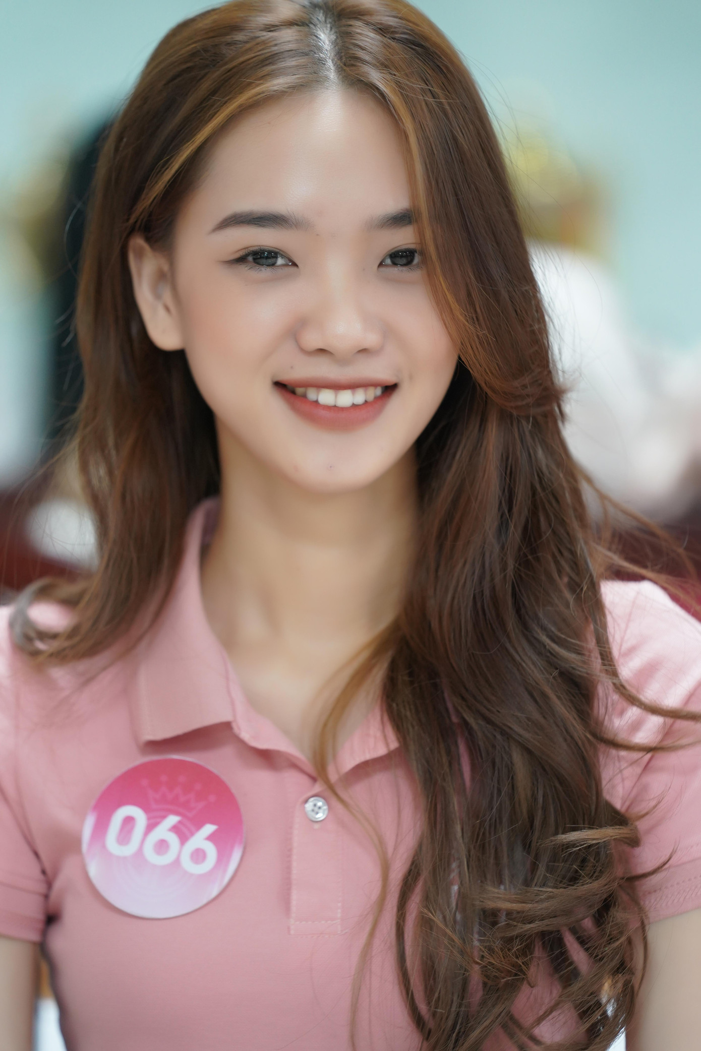 Sau lớp luyện cười, nhiều thí sinh cải thiện nụ cười, khả năng thể hiện thần thái trước ống kính. Thí sinh Nguyễn Thúy Quỳnh (SBD 135) và Phan Thị Sen (SBD 066) được chuyên gia khen có nụ cười tươi và thần thái. Sau lớp luyện cười, nhiều thí sinh cải thiện nụ cười, khả năng thể hiện thần thái trước ống kính. Thí sinh Nguyễn Thúy Quỳnh (SBD 135) và Phan Thị Sen (SBD 066) được chuyên gia khen có nụ cười tươi và thần thái.