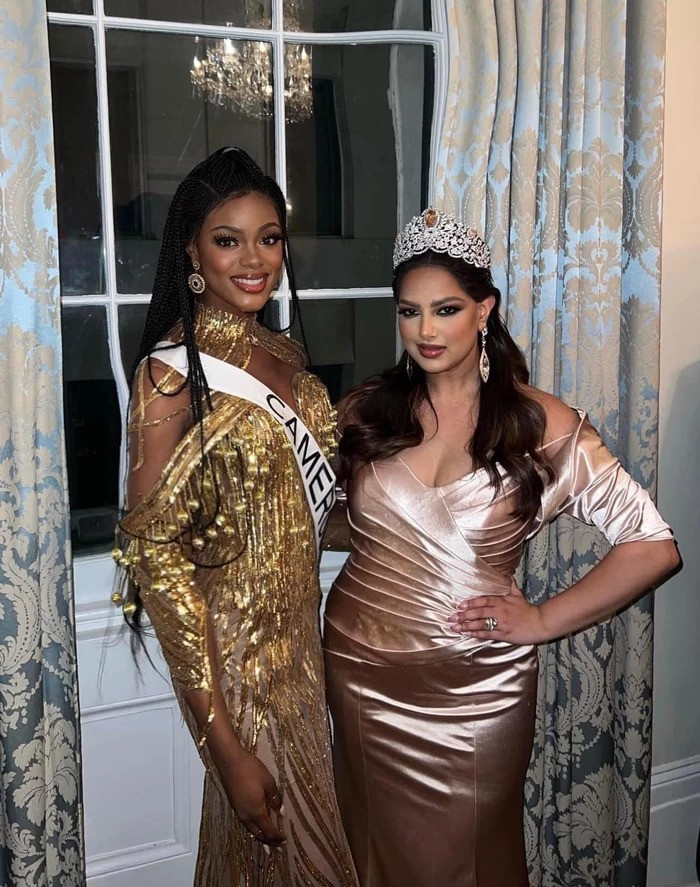 Harnaaz Sandhu lép vế khi đứng cạnh thí sinh Miss Universe 2022. Harnaaz Sandhu lép vế khi đứng cạnh thí sinh Miss Universe 2022.