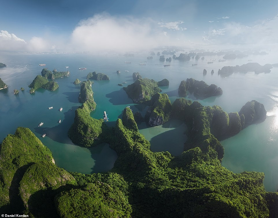 Đối với Daniel, Vịnh Hạ Long là nơi có những hòn đảo đá vôi siêu thực. Nơi đây mang đến cho nhiếp ảnh gia những góc nhìn lạ, hoàn hảo.