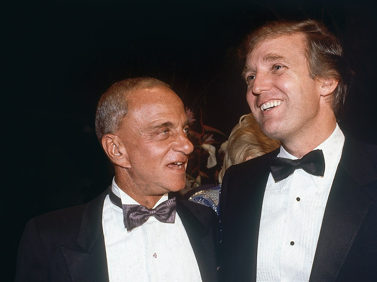 Ông Trump (phải) ở những năm cuối thế kỷ 20.