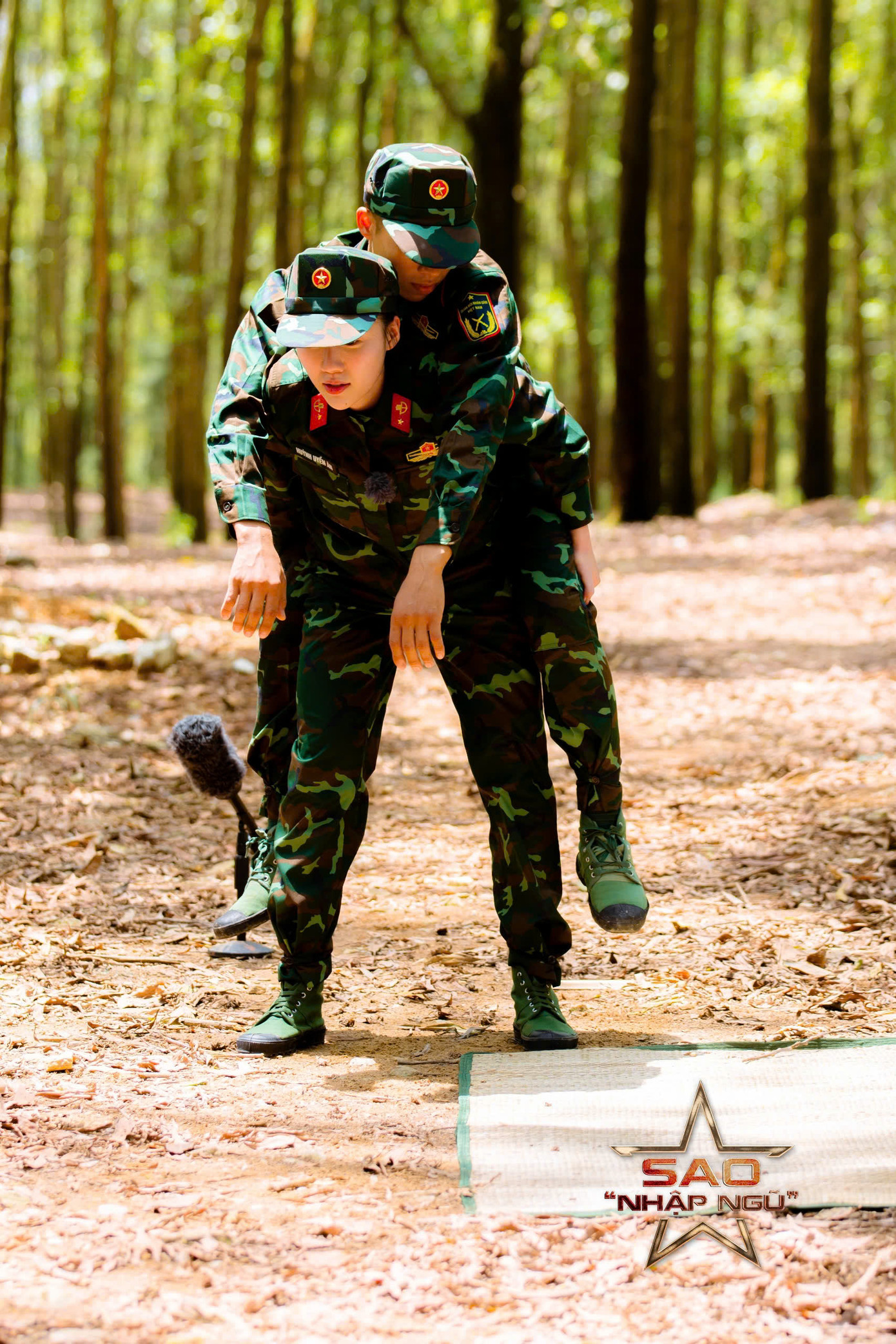 Uyển Ân cải thiện hình ảnh trong tập 4 Sao nhập ngũ. Uyển Ân cải thiện hình ảnh trong tập 4 Sao nhập ngũ.