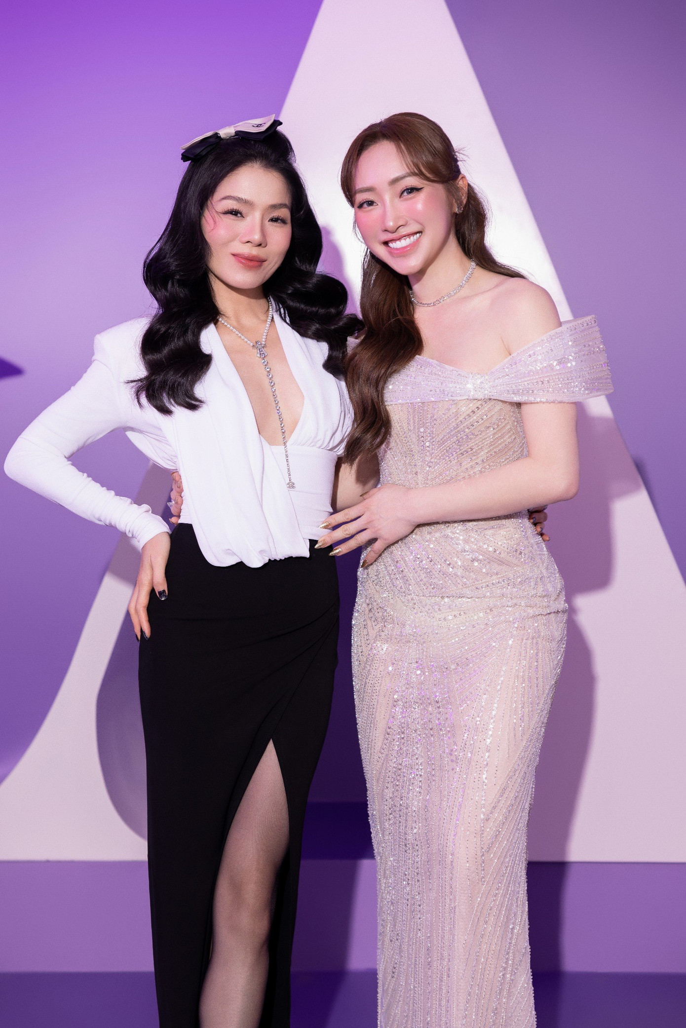 Phong cách trẻ trung của Lệ Quyên khi dự tiệc. Phong cách trẻ trung của Lệ Quyên khi dự tiệc.