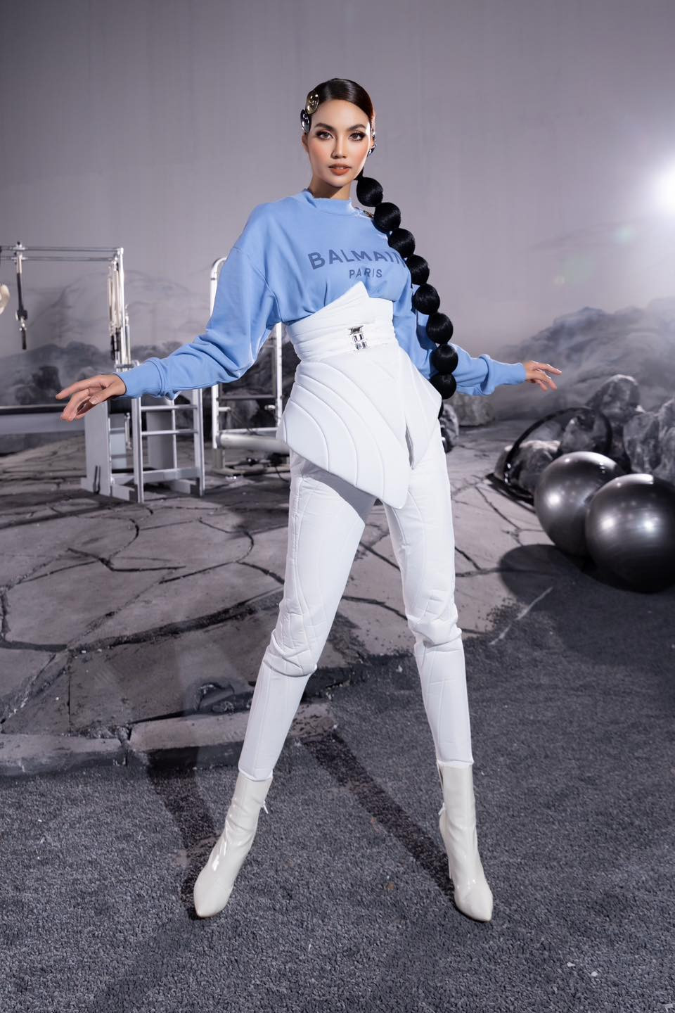 Khán giả quan tâm huấn luyện viên mặc gì, tạo drama gì hơn là thí sinh làm gì qua từng tập. Khán giả quan tâm huấn luyện viên mặc gì, tạo drama gì hơn là thí sinh làm gì qua từng tập.