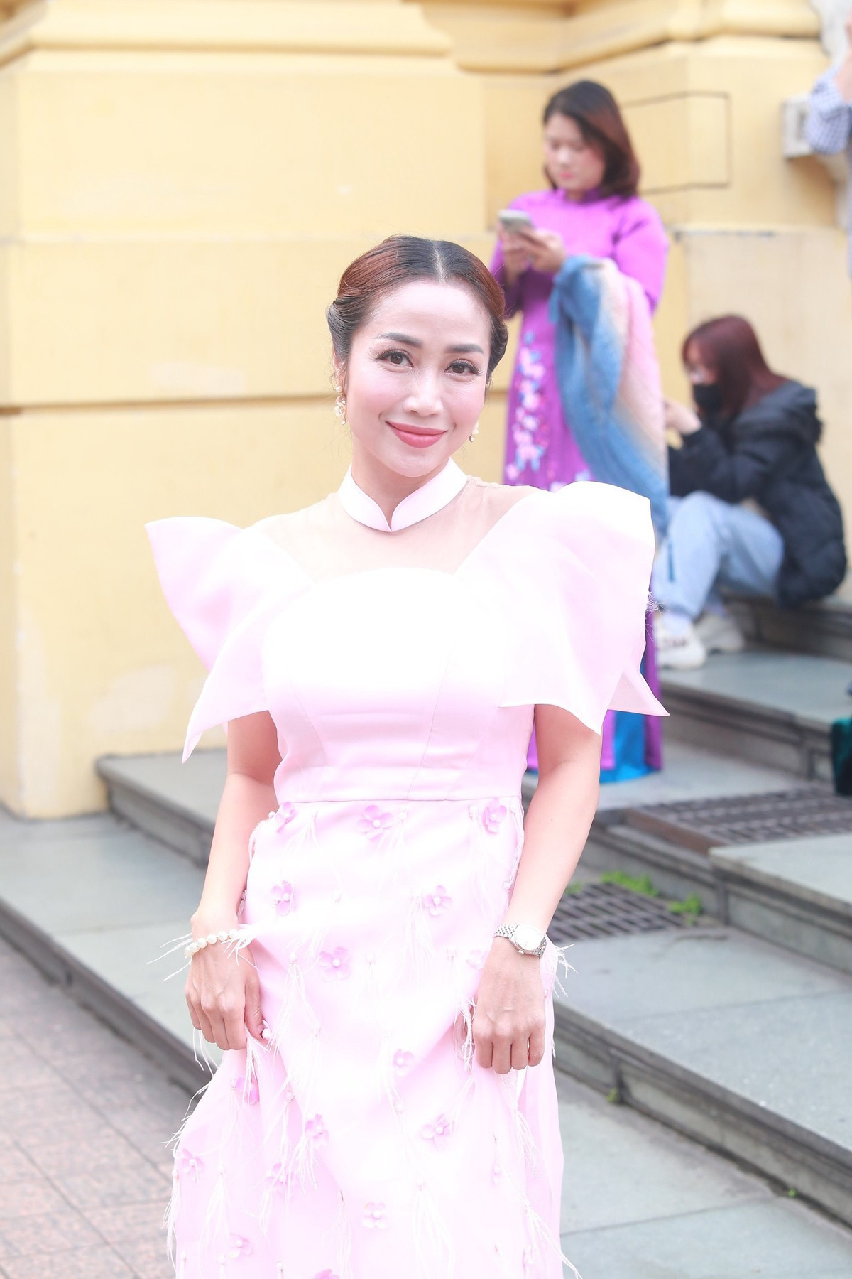 Ốc Thanh Vân tại Nhà hát Lớn, Hà Nội để nhận bằng khen danh hiệu Nghệ sĩ Ưu tú. Ảnh: Huyền Chi.