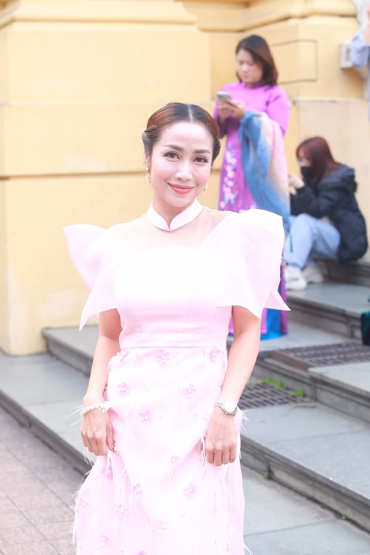 Ốc Thanh Vân tại Nhà hát Lớn, Hà Nội để nhận bằng khen danh hiệu Nghệ sĩ Ưu tú. Ảnh: Huyền Chi.