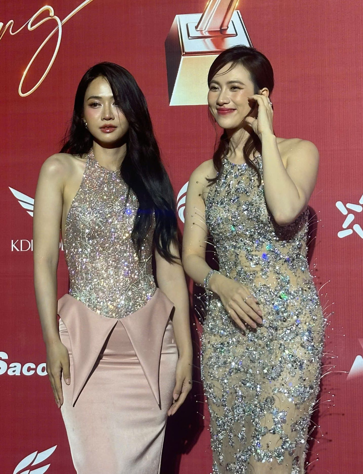 Diễn viên Lê Bống đọ sắc cùng ngôi sao phim Mai.