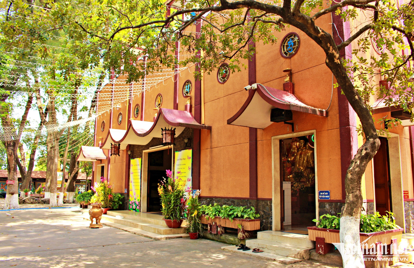 Khu vực thờ phụng bức tượng Đạt Ma sư tổ được tạo tác từ loại vật liệu đặc biệt. Khu vực thờ phụng bức tượng Đạt Ma sư tổ được tạo tác từ loại vật liệu đặc biệt.