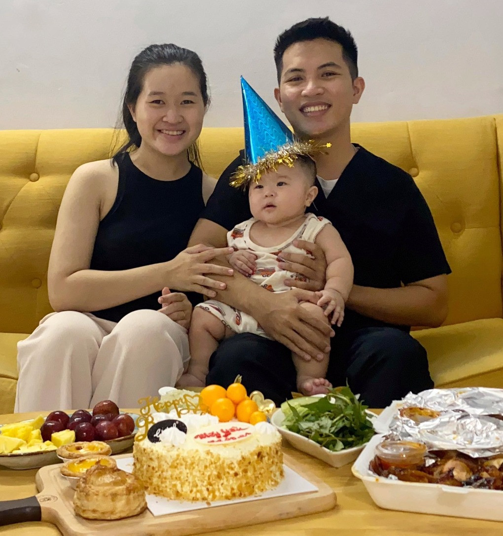 Gia đình nhỏ của tân bác sĩ Ngọc Quân (Ảnh: Nhân vật cung cấp).