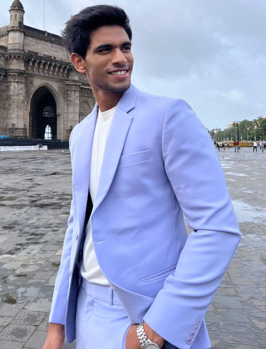 Với chiều cao 1,9 m, Nam vương Thế giới Ấn Độ là một trong những thí sinh cao nhất Mr World. Thông qua những buổi giao lưu với truyền thông, Gokul Ganesan được nhận xét ấm áp, phong thái đĩnh đạc phù hợp tiêu chí cuộc thi. Người mẫu kiêm doanh nhân người Ấn Độ chiếm được tình cảm của khán giả khi đi theo đuổi thời trang bền vững, tiên phong trong việc chống lại phân biệt giới tính.