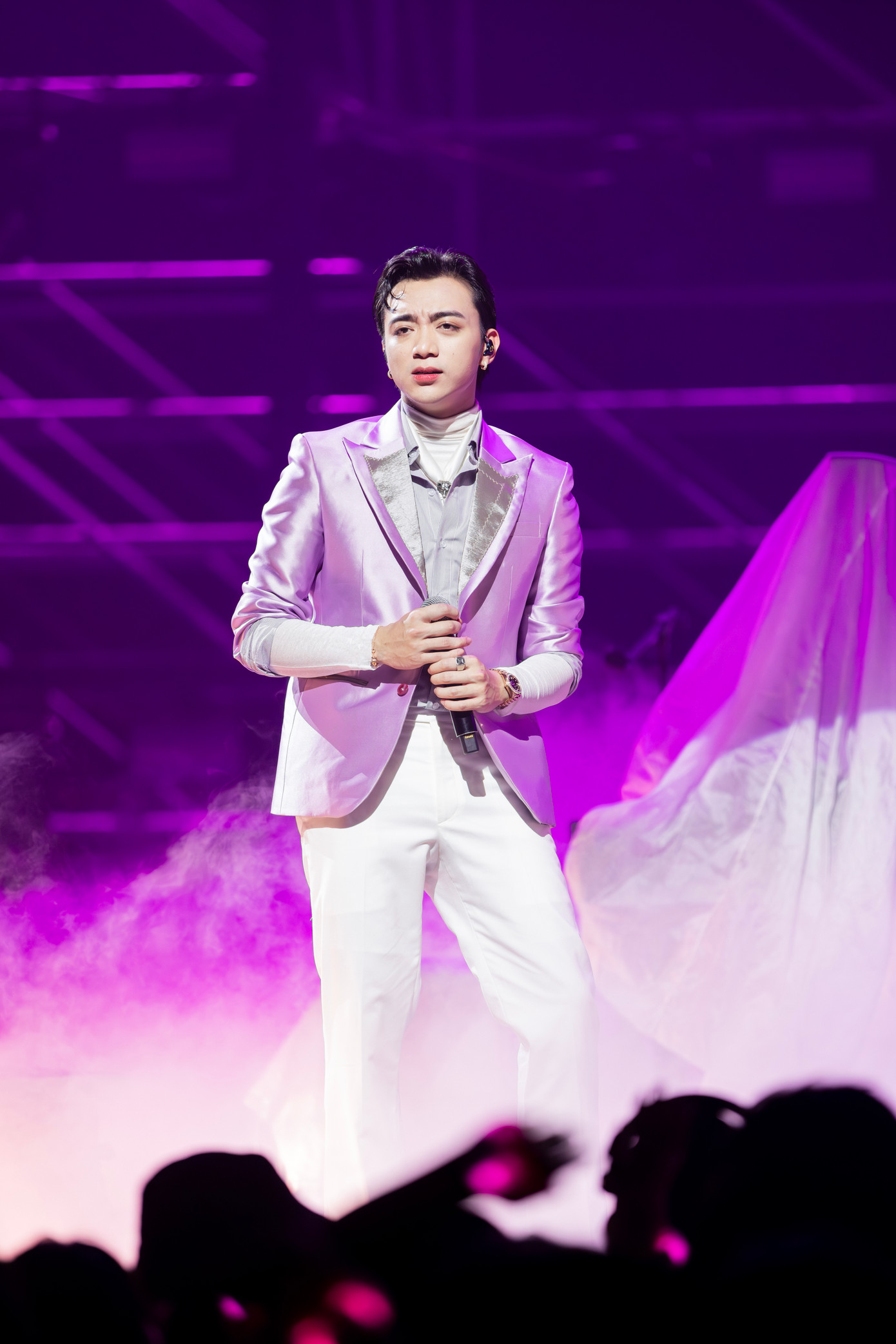 Phần biểu diễn của Nhà Cá Lớn gây ấn tượng mạnh.