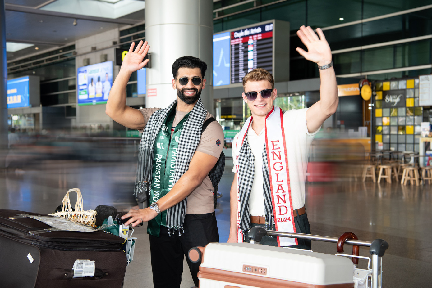 Ngay khi đáp sân bay Tân Sơn Nhất, Mr World Pakistan cho biết người Việt Nam thân thiện, thời tiết dễ chịu. &quot;Tôi đang sống tại Anh, thời tiết ở đó rất lạnh. Hiện tại tôi cảm nhận được khí hậu ấm áp của Việt Nam. Tôi mong chờ được khám phá văn hóa, thưởng thức ẩm thực nơi đây&quot;, Nam vương Thế giới Pakistan chia sẻ.