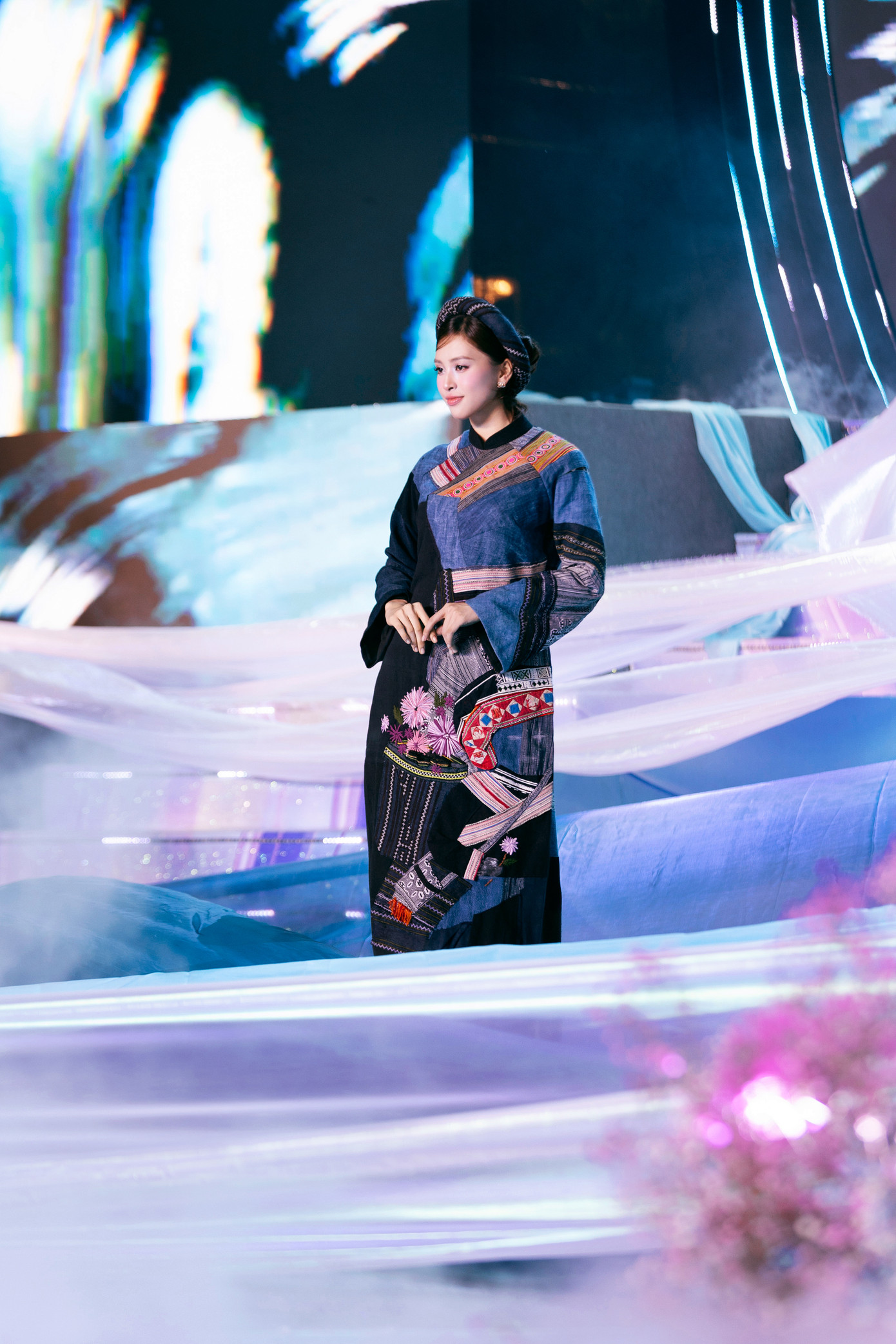 Lễ hội Áo dài TPHCM lần thứ 11 xuất hiện nhiều bộ trang phục lộng lẫy, tôn vinh giá trị truyền thống. Lễ hội Áo dài TPHCM lần thứ 11 xuất hiện nhiều bộ trang phục lộng lẫy, tôn vinh giá trị truyền thống.