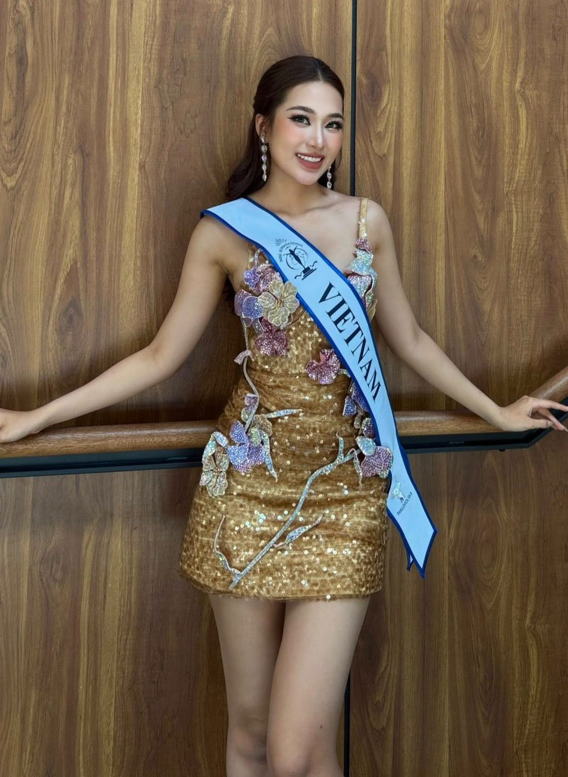 Đại diện Việt Nam chỉn chu tại Hoa hậu Siêu quốc gia. Đại diện Việt Nam chỉn chu tại Hoa hậu Siêu quốc gia.