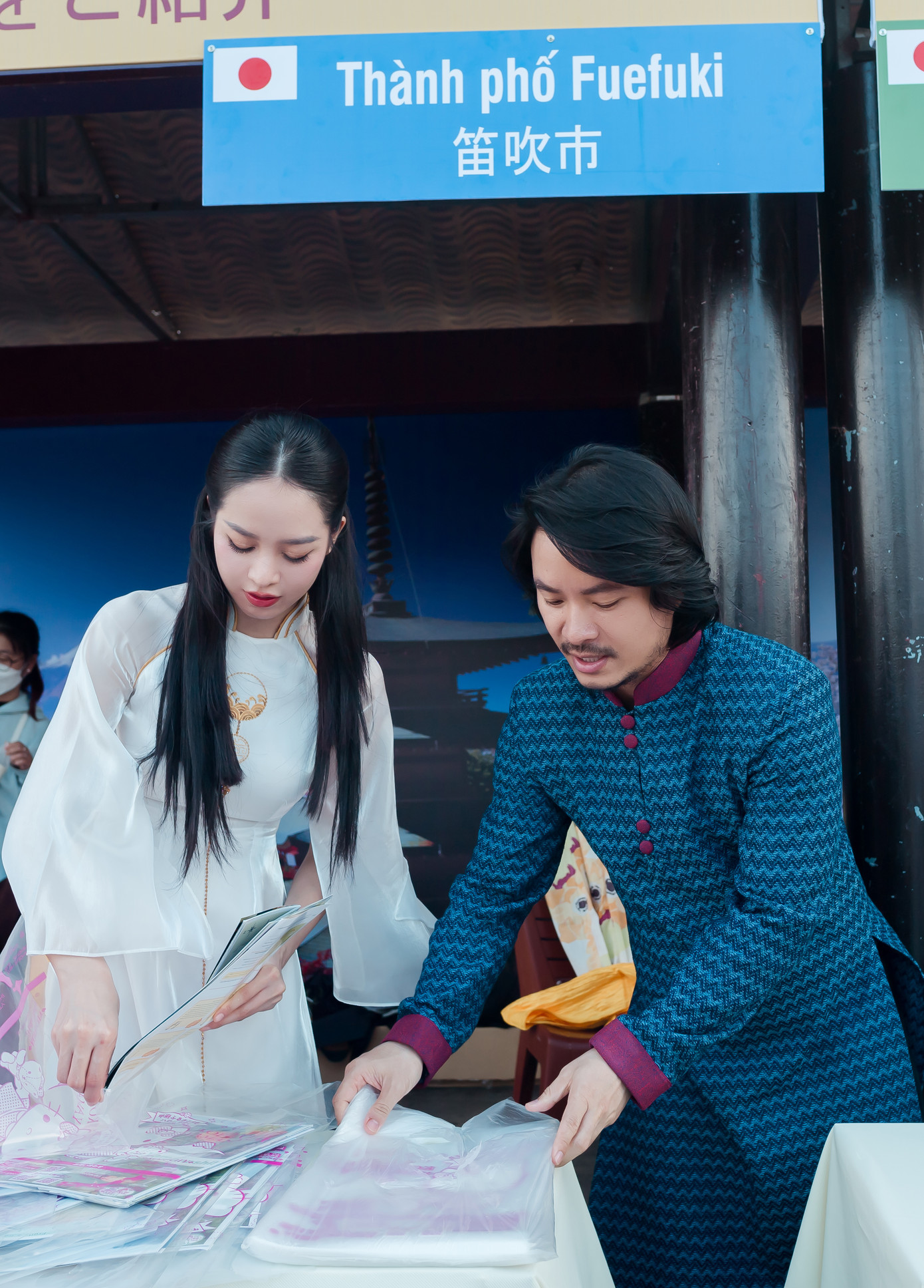 Đạo diễn Hoàng Nhật Nam, bà Phạm Kim Dung và Hoa hậu Thanh Thủy tại buổi giao lưu văn hóa.