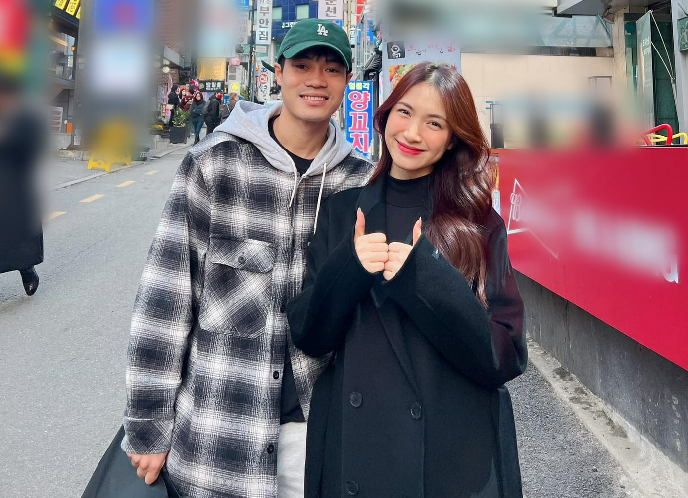 Hòa Minzy thân thiết với Văn Toàn và nhiều cầu thủ nổi tiếng.