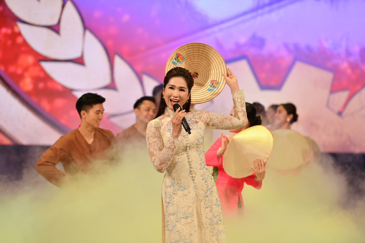 Như Huỳnh tại Lễ tôn vinh Ngôi sao Hợp tác xã 2024. Như Huỳnh tại Lễ tôn vinh Ngôi sao Hợp tác xã 2024.