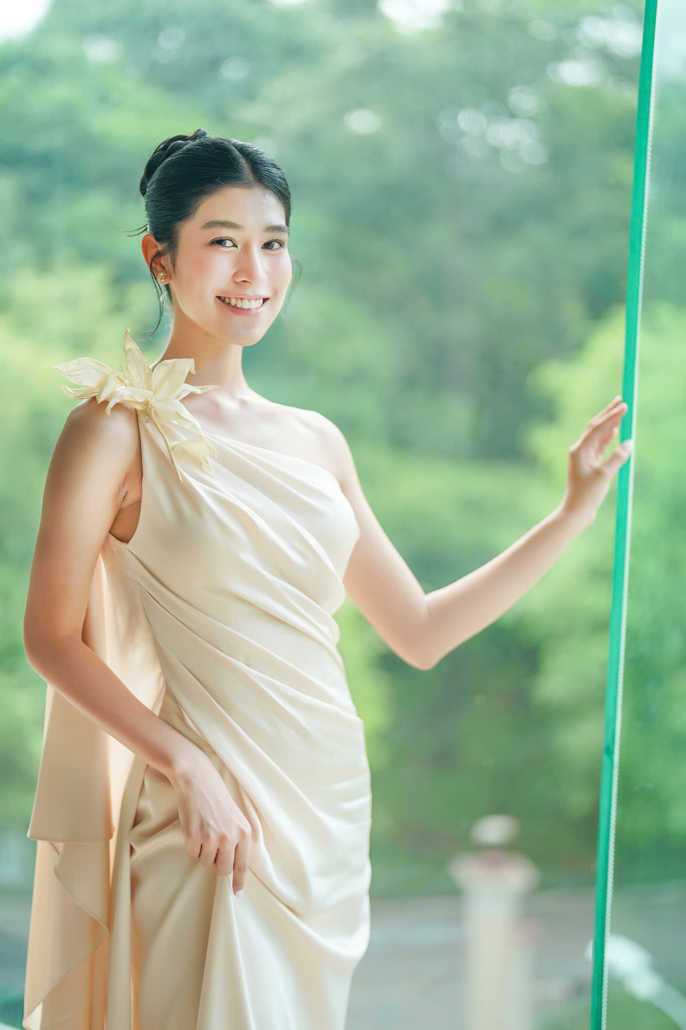 Dù được gọi là "học sinh giỏi" của Hoa hậu Việt Nam, con nhà người ta... Thanh Thảo nói cô vẫn có những thú vui của cô gái 19 tuổi. "Tôi thích đi chơi, ngồi cà phê cùng bạn bè ngày cuối tuần. Nhưng tôi vẫn trau dồi bản thân, học văn hóa ở trường, học thêm tiếng Pháp và nghệ thuật. Tôi luôn cố gắng tiếp thu kiến thức tại trường, không dồn nhiều thứ cùng lúc. Đó là cách tôi cân bằng cuộc sống", Thanh Thảo nói.