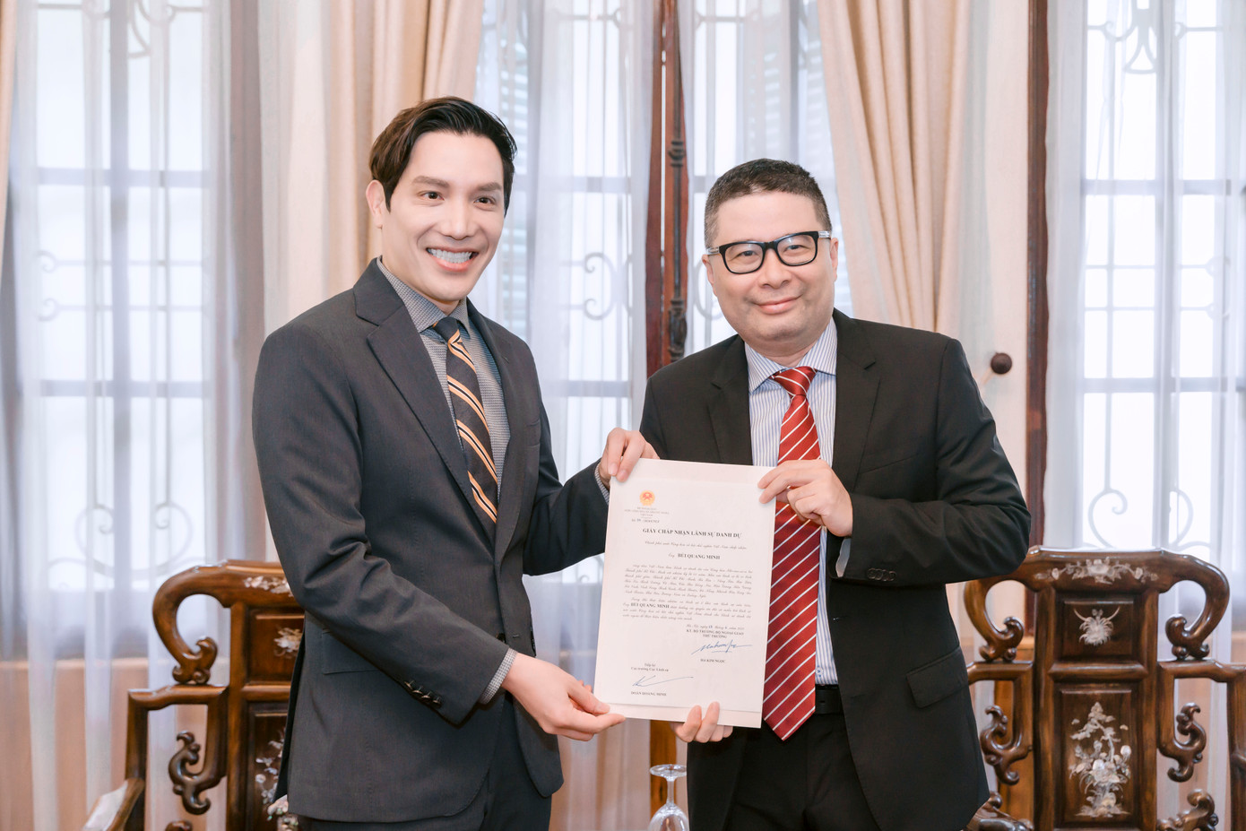 Ông Bùi Quang Minh tại buổi nhận công hàm, trở thành Lãnh sự Danh dự của nước Cộng hòa Slovenia tại Việt Nam.