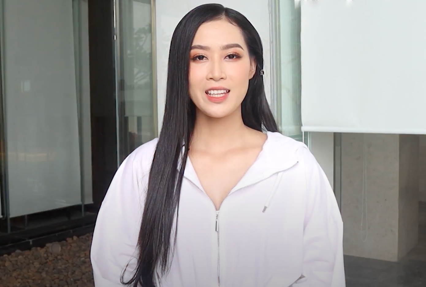 Thí sinh Phương Nhung chia sẻ cảm xúc trước phần thi Người đẹp Biển.