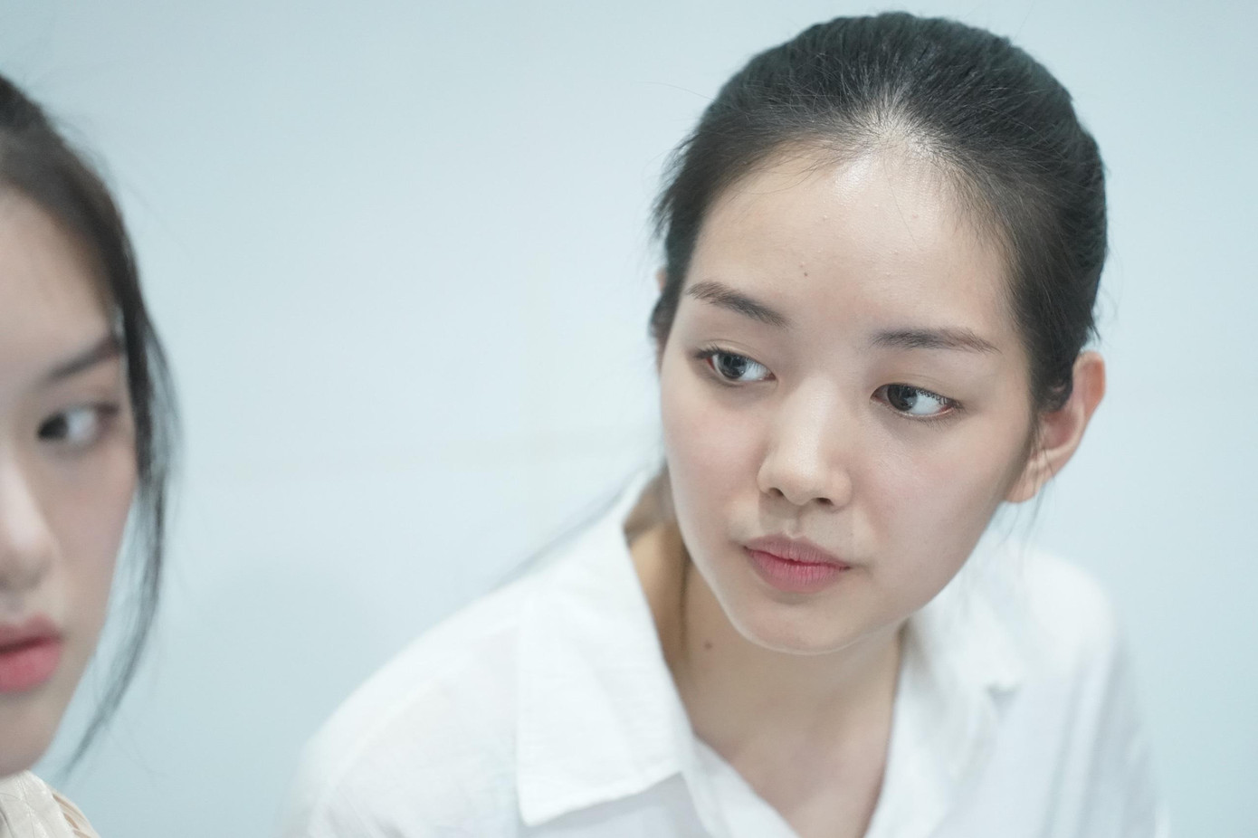 Mai Chi cho biết cô theo dõi Hoa hậu Việt Nam từ năm 2018, những dự án nhân ái đã chạm tới trái tim cô. &quot;Tôi mong có cơ hội đến gần những hoàn cảnh khó khăn và góp sức lực giúp đỡ họ. Đó cũng là lý do tôi đến với Hoa hậu Việt Nam 2022. Tôi tin rằng tôi và các thí sinh khác có cơ hội giúp đỡ những người khó khăn. Với nhiều người, đó là những điều nhỏ bé, nhưng tôi đang gieo hy vọng rằng ngoài kia vẫn còn nhiều điều tốt đẹp. Tôi đang truyền cảm hứng cho xã hội làm điều tích cực&quot;, cô nói thêm.