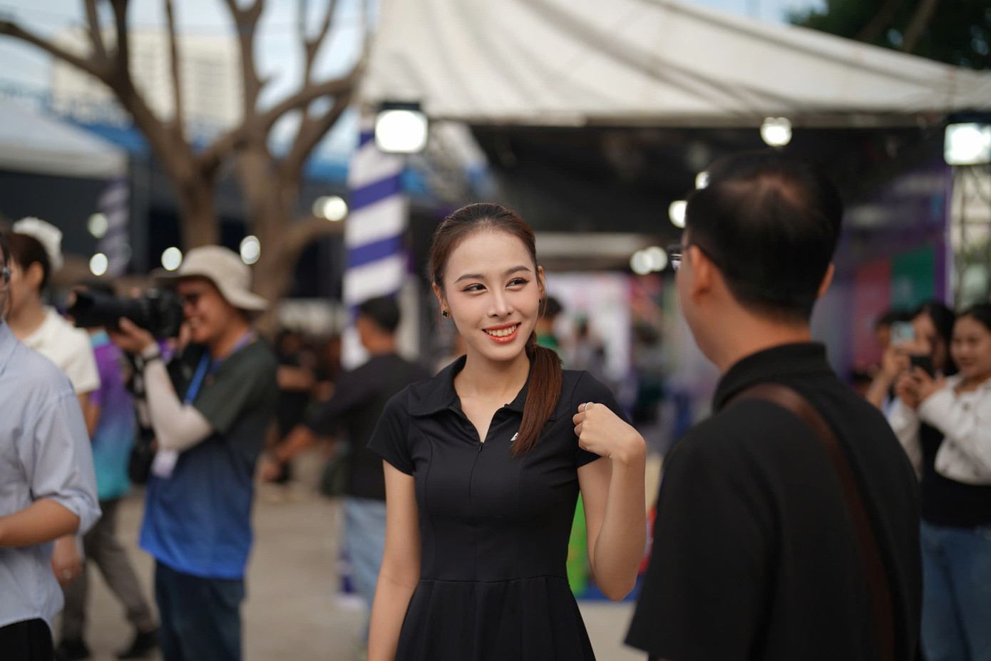 Á hậu Ngọc Hằng trước giờ lên sân đấu nam - nữ tại Giải Vô địch Pickleball Việt Nam 2025. Á hậu Ngọc Hằng trước giờ lên sân đấu nam - nữ tại Giải Vô địch Pickleball Việt Nam 2025.