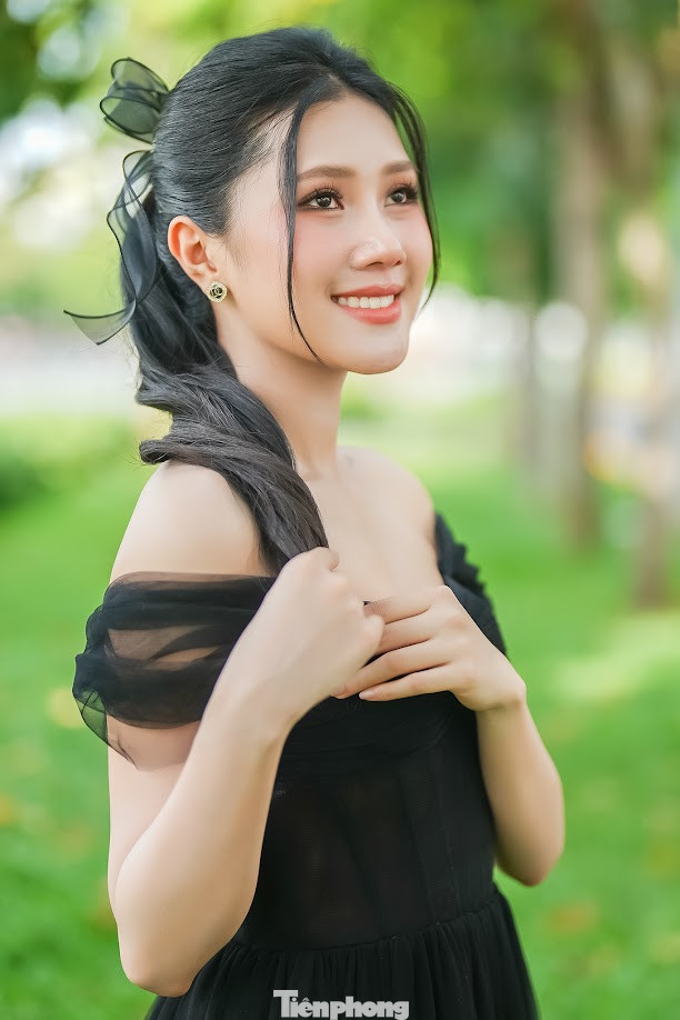 Đến với Hoa hậu Việt Nam 2024, Thùy Nhiên được nhận xét là một trong những thí sinh có gương mặt khả ái nhất. Đáp lại, cô gái quê Vĩnh Long nói: &quot;Đẹp là yếu tố quan trọng, nhưng yếu tố giúp bản thân được người khác nhớ đến là kiến thức và tri thức. Mỗi cuộc thi đều có tiêu chí riêng, điều cần làm là phải tỏa sáng trong chặng hành trình&quot;.