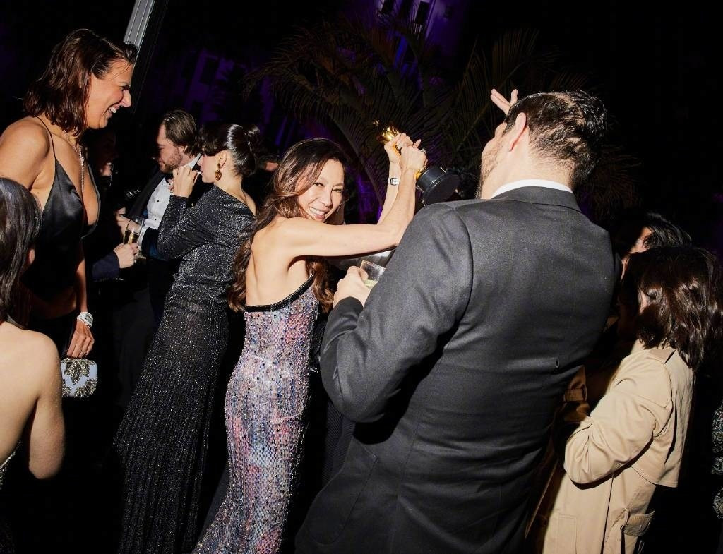 Chủ nghĩa tuổi tác cản bước nổi tiếng của nhiều ngôi sao, đặc biệt là phụ nữ. Chủ nghĩa tuổi tác cản bước nổi tiếng của nhiều ngôi sao, đặc biệt là phụ nữ.