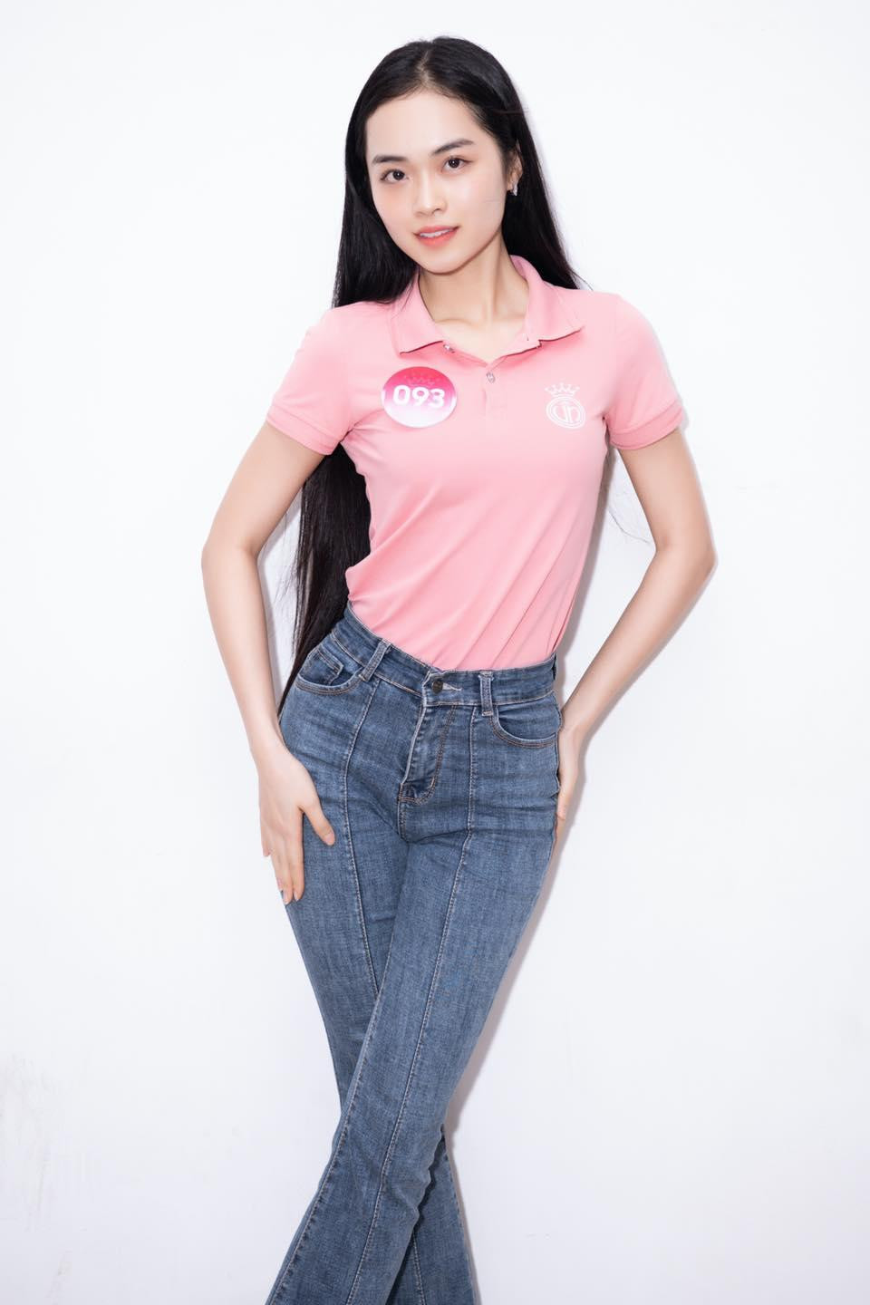 Sau gần một tuần ở nhà chung và trải qua những buổi huấn luyện chuyên sâu, những cô gái gần như không biết gì về catwalk, tạo dáng dần thay đổi. Ảnh: SV.