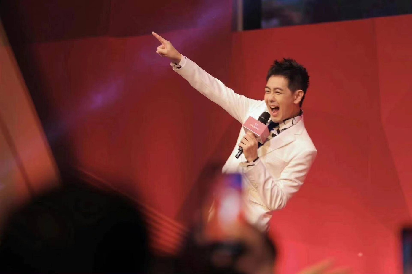 Hình ảnh mới của Lâm Chí Dĩnh sau tai nạn. Hình ảnh mới của Lâm Chí Dĩnh sau tai nạn.