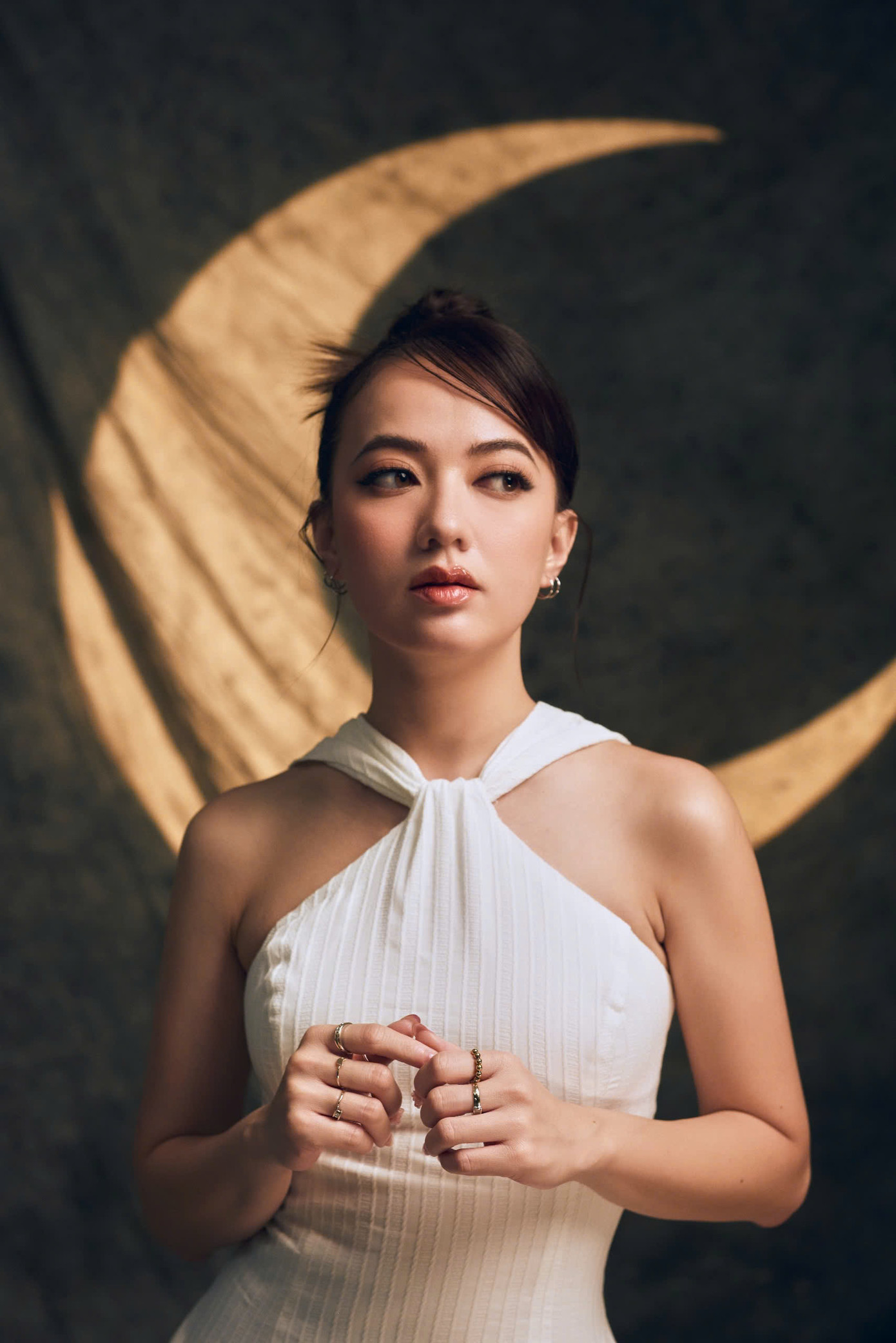 Xuân Nghi là một trong những cái tên được khán giả ủng hộ nhất khi tham gia Chị đẹp. Sau nhiều năm vắng bóng trên sân khấu, lùi về sản xuất âm nhạc, cô nói muốn "đốt lại ngọn lửa nghề". "Tôi trở lại với tâm thế nhẹ nhàng, không xem đây là cơ hội cuối. Tôi chỉ muốn cháy lên ngọn lửa nghề, đặt quyết tâm lớn hơn cho hành trình này", nữ ca sĩ nói. Xuân Nghi là một trong những cái tên được khán giả ủng hộ nhất khi tham gia Chị đẹp. Sau nhiều năm vắng bóng trên sân khấu, lùi về sản xuất âm nhạc, cô nói muốn "đốt lại ngọn lửa nghề". "Tôi trở lại với tâm thế nhẹ nhàng, không xem đây là cơ hội cuối. Tôi chỉ muốn cháy lên ngọn lửa nghề, đặt quyết tâm lớn hơn cho hành trình này", nữ ca sĩ nói.