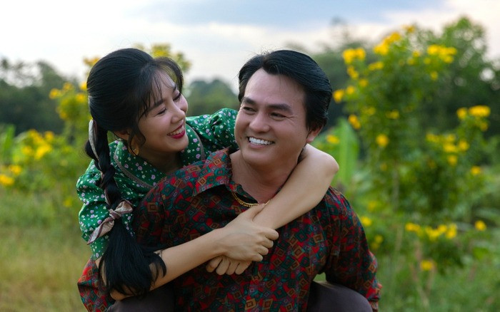 Lê Phương và Cao Minh Đạt đóng chính trong Sáng đèn. Lê Phương và Cao Minh Đạt đóng chính trong Sáng đèn.