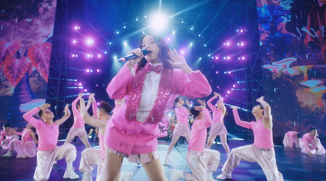 Hình ảnh trong trailer Vietnam Concert Film: Chúng ta là người Việt Nam. Hình ảnh trong trailer Vietnam Concert Film: Chúng ta là người Việt Nam.