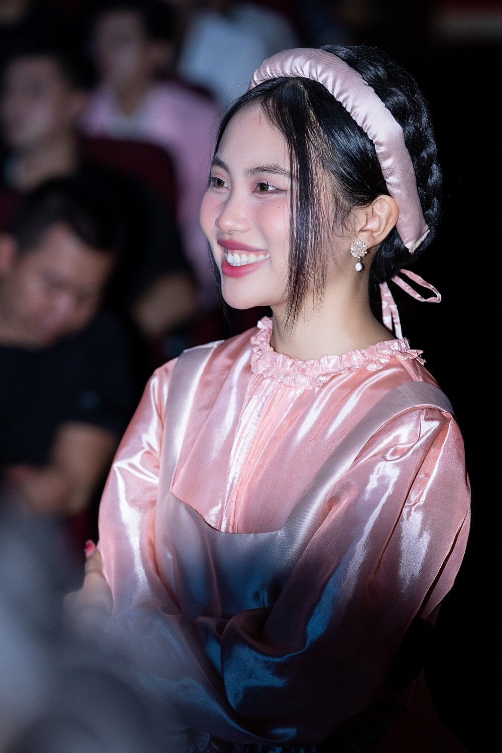 Văn Mai Hương và Phương Mỹ Chi càn quét giải thưởng Làn Sóng Xanh.