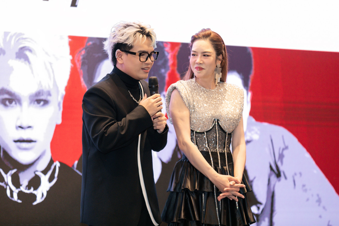 Thu Phương sắp kết hợp với nhóm DTAP trong sản phẩm mới. Thu Phương sắp kết hợp với nhóm DTAP trong sản phẩm mới.