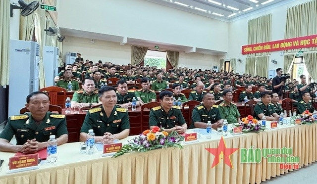 Đại biểu dự Lễ công bố Quyết định về việc tổ chức lại Lữ đoàn Đặc công bộ 198.