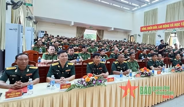 Đại biểu dự Lễ công bố Quyết định về việc tổ chức lại Lữ đoàn Đặc công bộ 198.