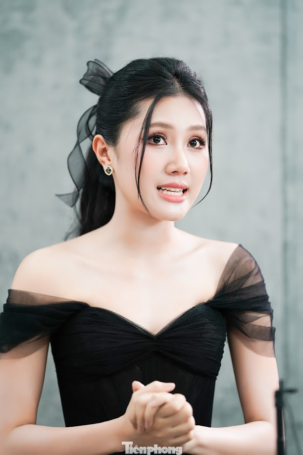 Để chọn ra 5 cái tên vào top 5 Hoa hậu Việt Nam, Thùy Nhiên gọi tên Minh Thu, Thanh Thảo, Linh Đan, một cô gái Huế. Cô gái đến từ Vĩnh Long cũng mong muốn bản thân được gọi tên vào top 5.