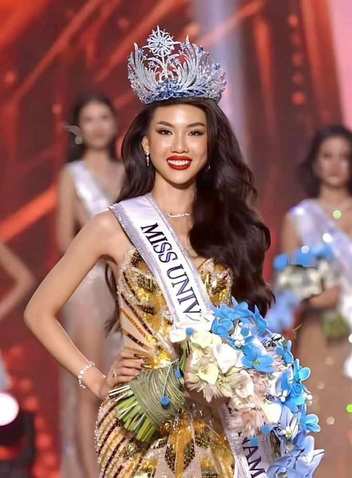 Bùi Quỳnh Hoa trong đêm chung kết Miss Universe Vietnam 2023. Bùi Quỳnh Hoa trong đêm chung kết Miss Universe Vietnam 2023.