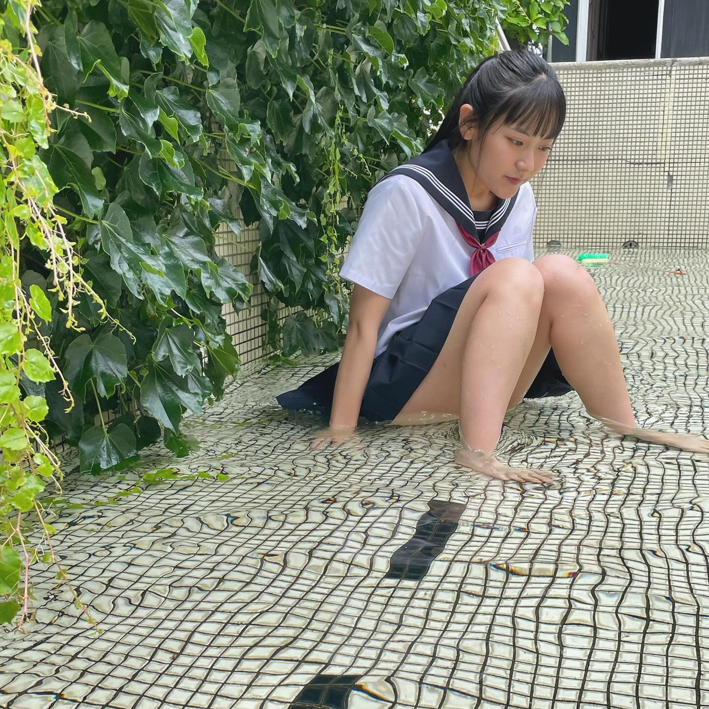 Người mẫu Nhật Bản rời giới giải trí vì bị quấy rối. Người mẫu Nhật Bản rời giới giải trí vì bị quấy rối.