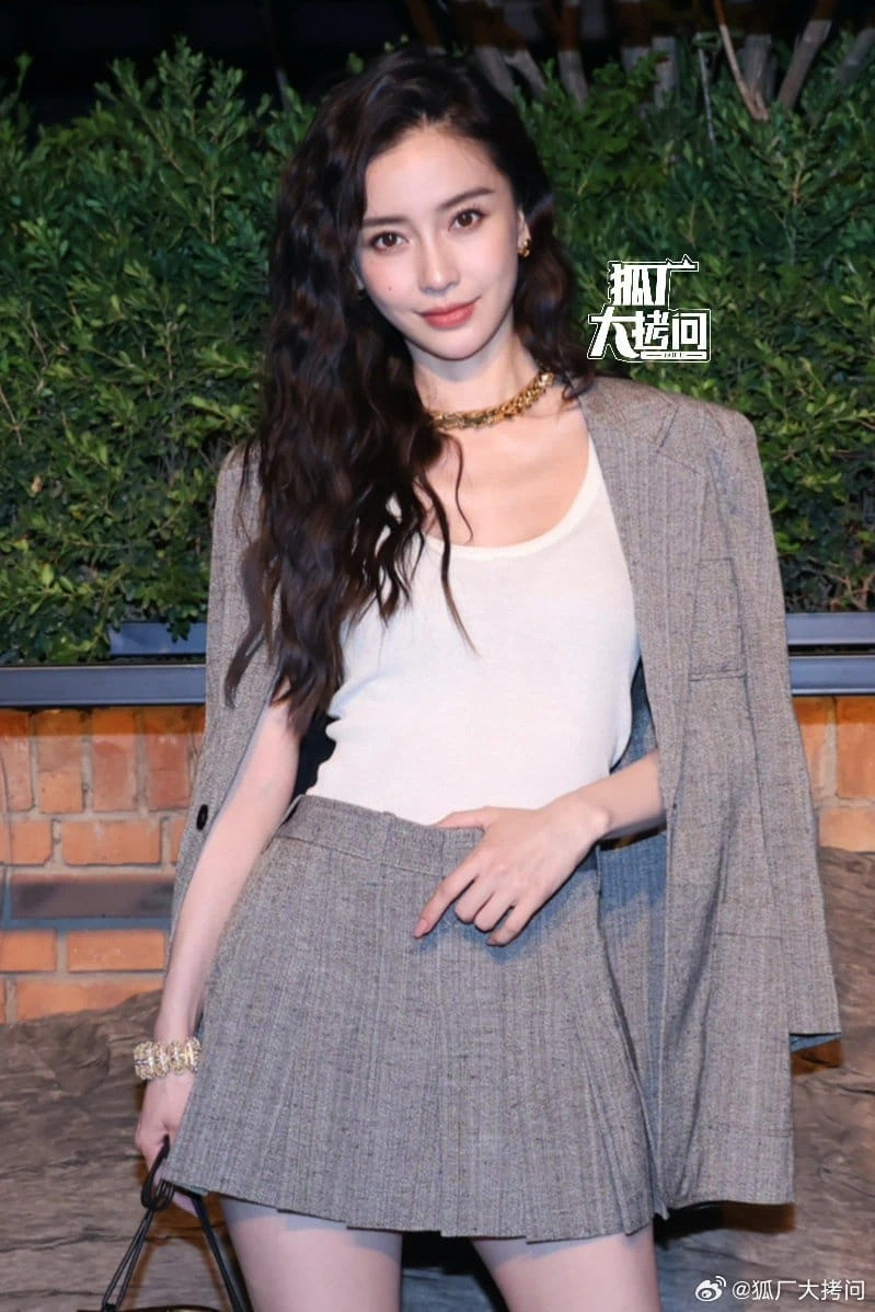 Angelababy chịu nhiều hệ lụy vì xem show Lisa.