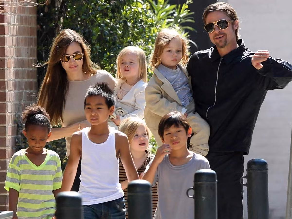 Gia đình 8 người của Jolie-Pitt trước khi bước vào cuộc chiến pháp lý.